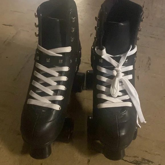 Studded black High Quality roller skates! - Picture 3 of 3